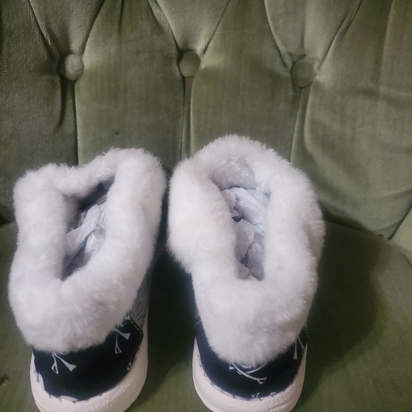 Ladies Skull House Shoes - Picture 3 of 4